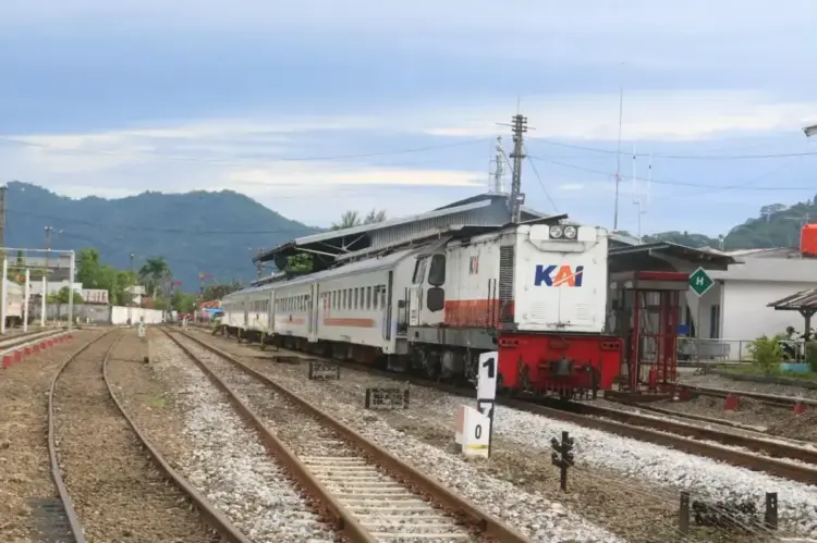 Naik Kereta Api, Jadi Pilihan Menikmati Keindahan Alam dan Wisata Sumbar 1 IMG 20250501 WA0001