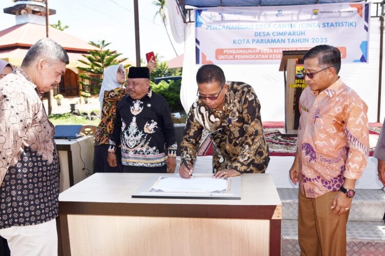 Wakil Wali Kota Mulyadi Canangkan Desa Cantik Statistik Tahun 2025 1 PENCANANGAN—Wakil Wali Kota Pariaman Mulyadi mencanangkan Desa Cimparuh, Kecamatan Pariaman Tengah sebagai Desa Cantik (Desa Cinta Statistik) tahun 2025 di halaman Kantor Desa Cimparuh.