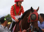 Joki Perempuan Asal Padang Panjang Juara Pacuan Kuda Wisata Derby 2025