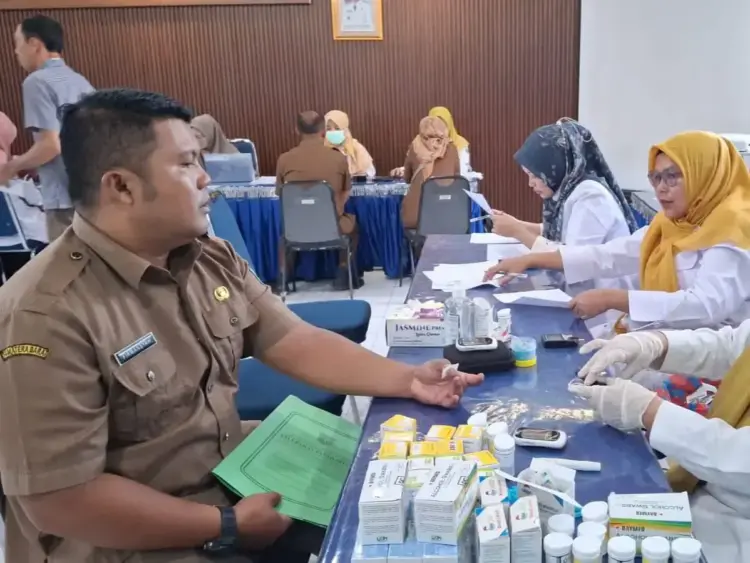 Bersama Puskesmas Kebun Sikolos, Kecamatan PPB Gelar Pemeriksaan Kesehatan Gratis 1 Kecamatan PPB Gelar Pemeriksaan Kesehatan Gratis