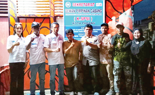 Mendorong Kemandirian Ekonomi, Doni Rinaldi Terpilih jadi Ketua Koperasi Maskot Padang 1 KETUA TERPILIH— Doni Rinaldi terpilih menjadi Ketua Koperasi Maskot Padang yang dibentuk oleh Dewan Pimpinan Cabang Konfederasi-Serikat Pekerja Seluruh Indonesia (K-SPSI) Kota Padang.