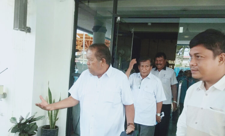 Desak Cabut Rekomendasi Hasil Putusan PTUN Padang, Ketua Inkop: KSOP Diduga Mengulur Ulur Waktu 1 PERTEMUAN— Ketua Koperbam Telukbayur Chandra bersama penasehat hukum Afdal Hirawan SH, Sekretaris Nursal Uce,M, SH dan Ketua BP Riswan, usai pertemuan dengan pihak KSOP pekan lalu.