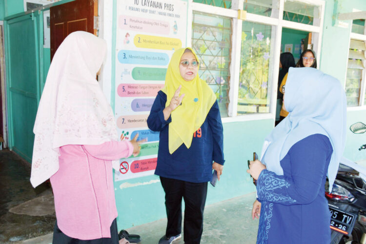 Ketua TP PKK Agam Tinjau Persiapan Lomba PKK di Nagari Panta Pauh 1 TINJAU PERSIAPAN— Dalam rangka menghadapi Lomba Gerakan PKK Tingkat Provinsi Sumatera Barat, Ketua Tim Penggerak PKK Kabupaten Agam, Ny Merry Benni Warlis, kunjungi Nagari Panta Pauh, Kecamatan Matur, Kamis (22/5).\