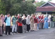 Wawako Solok Lepas Anggota Korpri yang Naik Haji