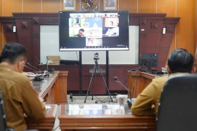 Tanahdatar Siapkan Langkah Strategis Pengendalian Inflasi 1 IKUTI RAKOR INFLASI— Bupati Tanahdatar Eka Putra mengikuti secara daring Rapat Koordinasi Pengendalian Inflasi bersama Menteri Dalam Negeri (Mendagri) Tito Karnavian, Senin (26/5).