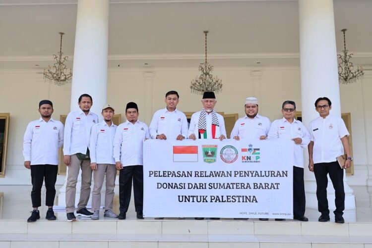Gubernur Sumbar Lepas Relawan KNRP, Bawa Donasi Rp1,37 Miliar untuk Palestina 1 Mahyeldi Ansharullah melepas keberangkatan relawan Komite Nasional untuk Rakyat Palestina KNRP Sumbar yang membawa bantuan kemanusiaan