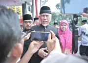 Upacara Hardiknas 2025 di Sumbar, Mahyeldi Serukan Pendidikan yang Cerdas, Sehat, dan Bermakna