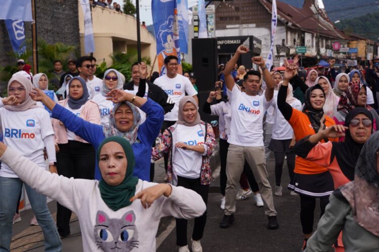 Masyarakat Tumpah Ruah Ikut CFD di Pasar Pusat 1 Masyarakat Tumpah Ruah Ikut CFD di Pasar Pusat