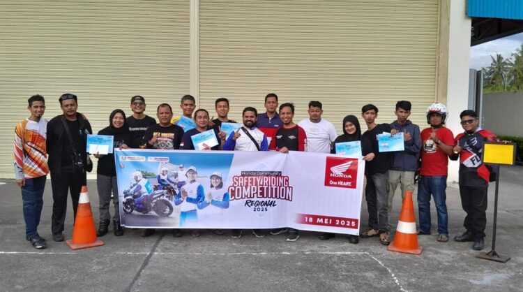 Hadirkan Kompetisi Safety Riding, PT Menara Agung Rangkul Komunitas jadi Pelopor #Cari_Aman 1 KOMPETISI-Menara Agung menggelar kompetisi safety riding yang diikuti komunitas sepeda motor Honda.
