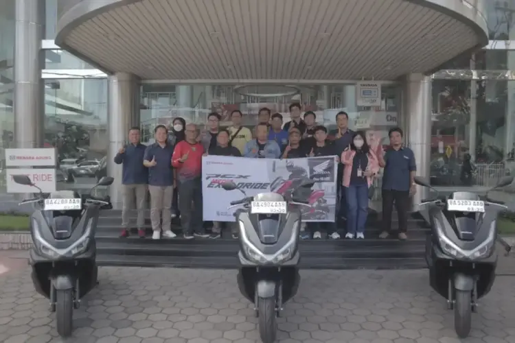 Smart Riding Experience, Menara Agung Kenalkan Honda RoadSync Lewat Media Exploration 1 HONDA PCX—Menara Agung mengajak media, influencer dan komunitas sepeda motor Honda untuk untuk merasakan pengalaman menyenangkan berkendara New Honda PCX160.