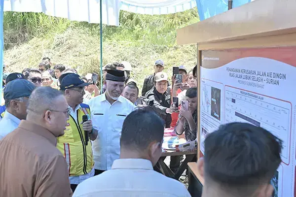 Menteri PU Tinjau Lokasi Sekolah Rakyat di Solok, Gubernur: Program Strategis Pemerataan Pendidikan di Sumbar 1 Menteri PU Tinjau Lokasi Sekolah Rakyat di Solok