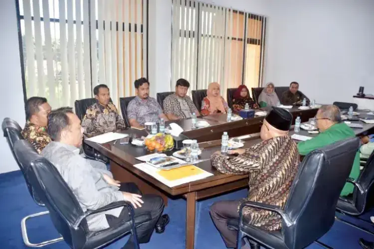 Pemkab Agam Gelar Exit Meeting Bersama BPK, Siap Tindaklanjuti Temuan Pemeriksaan 1 EXIT MEETING— Pemerintah Kabupaten Agam menggelar Exit Meeting bersama BPK RI Perwakilan Provinsi Sumatera Barat di Aula Kantor Bupati Agam, Kamis (8/5).