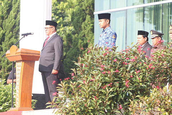 Bukittinggi Peringati Harkitnas ke-117, Bangkit Bersama Wujudkan Indonesia Kuat 1 UPECARA BENDERA— Walikota Bukittinggi, Ramlan Nurmatias memimpin upacara bendera dalam rangka memperingati Hari Kebangkitan Nasional (Harkitnas) ke-117 Tahun 2025, Selasa (20/5) di halaman Balaikota Bukittinggi.