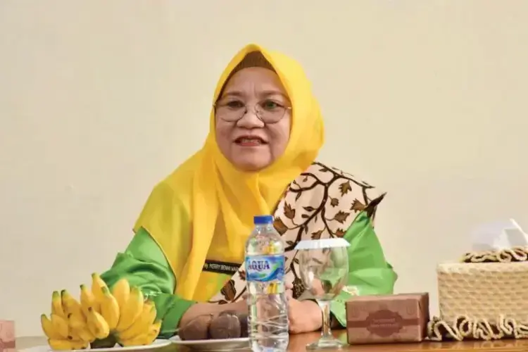 Merry Benni Walis Ajak Bundo Kanduang jadi Garda Terdepan Pelestarian Budaya 1 SILATURAHMI PENGURUS— Penasehat Bundo Kanduang Kabupaten Agam, Ny. Merry Benni Walis, bersilaturahmi bersama pengurus dan anggota Bundo Kanduang se-Kabupaten Agam, di Mess Pemda Belakang Balok, Bukittinggi,Senin (5/5).