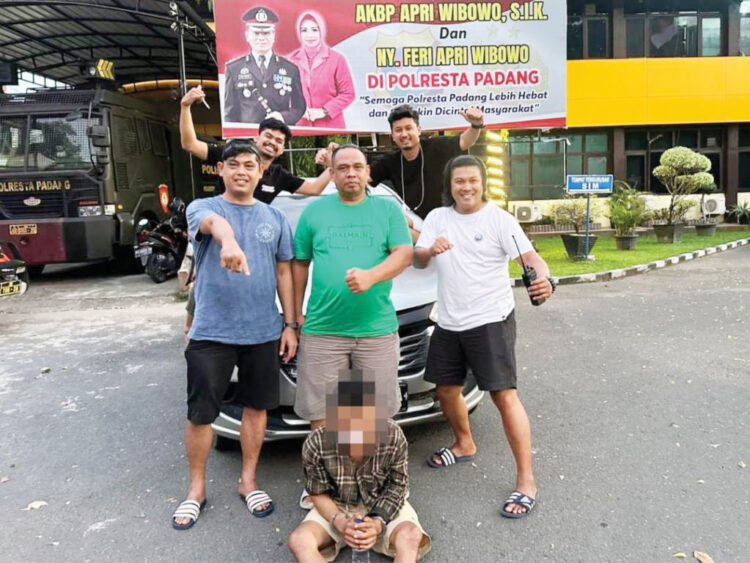 Kabur ke Luar Kota Padang, Pencuri Mobil Ditangkap Tim Klewang 1 CURI MOBIL— Pelaku A yang terlibat kasus pencurian mobil ditangkap Tim Klewang Polresta Padang.