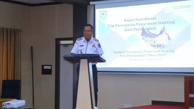 Percepatan Penurunan Stunting, Pemko Payakumbuh Siapkan Program Strategis 1 SAMBUTAN—Wakil Wali Kota Payakumbuh Elzadaswarman berikan sambutan saat pembukaan acara.