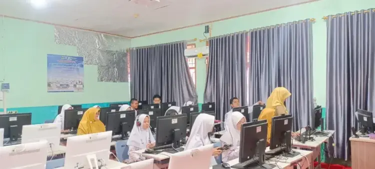 Pererat Persahabatan Lintas Negara, SMAN 3 dan SMK Sungai Kertas Malaysia Lanjutkan Kolaborasi GCE 1 PROGRAM GCE— SMAN 3 Padang Panjang melanjutkan kerja sama internasional dalam program Global Citizenship Education (GCE) bersama SMK Sungai Kertas, Malaysia.
