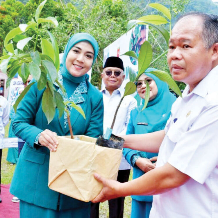 Peringati HKG PKK ke 53, TP PKK Agam Canangkan BBD-BBGRM 1 PERINGATAN HKG PKK— TP-PKK Kabupaten Agam memperingati Hari Kesatuan Gerak (HKG) PKK ke 53, di Taman Objek Wisata Muko-Muko Kecamatan Tanjung Raya, Rabu (21/5).