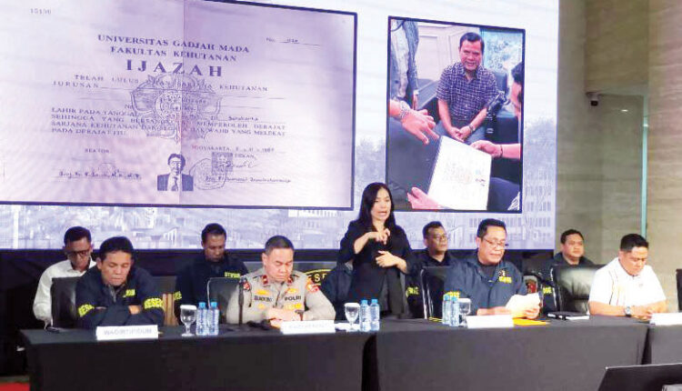 Bareskrim Polri Nyatakan Ijazah Jokowi Asli 1 KONFRENSI PERS— Bareskrim Polri bersama Divisi Humas Polri menggelar konfrensi pers terkait penyelidikan dugaan ijazah palsu Jokowi yang dilaporkan oleh TPUA.