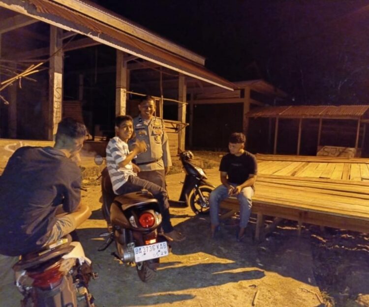 Polsek Lubuk Tarok Gencarkan Patroli Cegah Premanisme 1 PATROLI LINGKUNGAN— Polsek Lubuk Tarok melakukan patroli malam untuk mencegah aksi premanisme dan gangguan Kamtibmas.