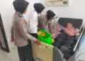 Pascakecelakaan Bus ALS, Polwan Polres Berikan Trauma Healing untuk Korban dan Keluarga 10 Pascakecelakaan Bus ALS, Polwan Polres Berikan Trauma Healing untuk Korban dan Keluarga