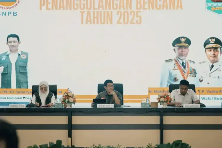 Perkuat Mitigasi Bencana, Kepala BNPB: Sumbar Termasuk Daerah Rawan Bencana 1 SAMBUTAN—Kepala BNPB Letjen TNI Suharyanto berikan sambutan dalam rakor meningkatkan kesiapsiagaan bencana di daerah yang dikenal rawan gempa.