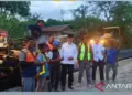 Gubernur Mahyeldi Tinjau Perbaikan Jalan Manggopoh-Padang Luar, Jalan Rusak Parah Akibat Kelebihan Beban Tonase Kendaraan