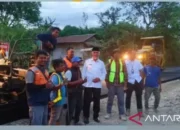Gubernur Mahyeldi Tinjau Perbaikan Jalan Manggopoh-Padang Luar, Jalan Rusak Parah Akibat Kelebihan Beban Tonase Kendaraan
