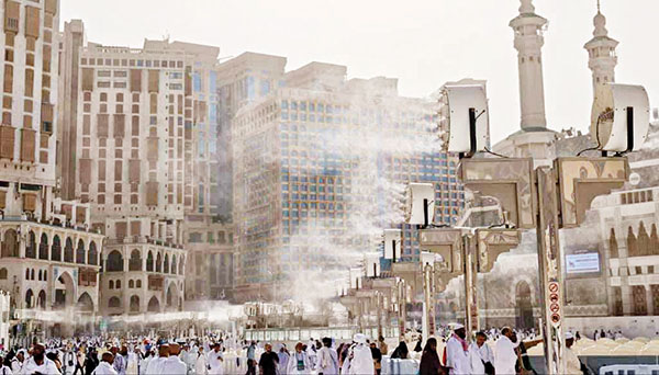 3.805 Jemaah Haji Embarkasi Padang Sudah Tiba di Tanah Suci, Suhu Mekkah 46 Derajat, Jemaah Diminta Jaga Kesehatan Jelang Puncak Haji 1 SUHU CAPAI 46 DERAJAT— Suhu di Mekkah dalam dua hari terakhir tercatat mencapai 42 hingga 46 derajat Celcius, dan diperkirakan akan terus meningkat seiring mendekatnya musim panas pada Juni 2025. Jemaah Haji asal Sumbar juga diminta untuk menjaga kesehatan agar bisa menjalankan ibadah hingga jelang puncak haji nanti.