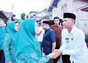 Turut Berduka, Ketua TP PKK Agam Sambangi Rumah Duka Orangtua Camat Tanjung Raya