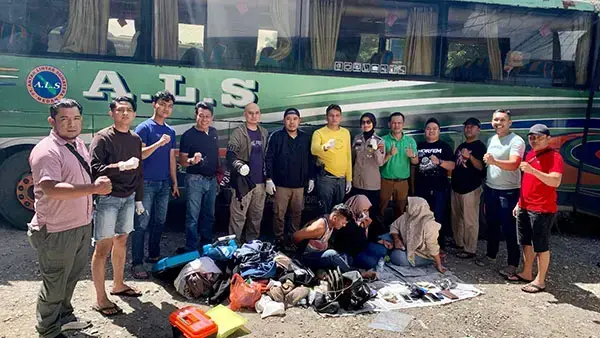 Rem Blong, Mobil Angkot Tabrak Rumah Warga 1 TABRAK RUMAH— Mobil angkot menabrak rumah warga di di kawasan
Batu Gadang, Kecamatan Lubuk Kilangan.