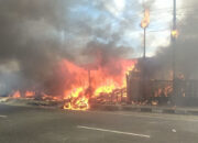 Kebakaran Besar di Parupuk Tabing, 6 Toko dan 2 Kendaraan Ludes, Kerugian Capai Miliaran Rupiah