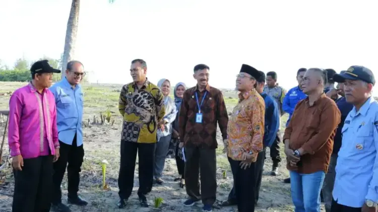 Pemko Padang Komit Sukseskan Program Sekolah Rakyat 1 PENINJAUAN LOKASI— Wakil Wali Kota Padang Maigus Nasir melakukan peninjauan lokasi pembangunan Sekolah Rakyat di kawasan Padang Sarai, Kecamatan Koto Tangah, Kamis (15/5).