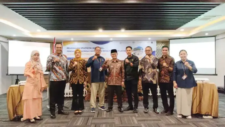 Pemko Bukittinggi Canangkan Kelurahan Cantik, Dorong Percepatan Satu Data Indonesia 1 PEMBINAAN STATISTIK SEKTORAL— BPS Kota Bukittinggi gelar Pembinaan Statistik Sektoral, Pencanangan Desa Cantik dan Reviu Standar Layanan. Kegiatan dibuka langsung oleh Wakil Wali Kota Bukittinggi, Ibnu Asis, di Aula Grand Bunda Hotel, Kamis (15/5).