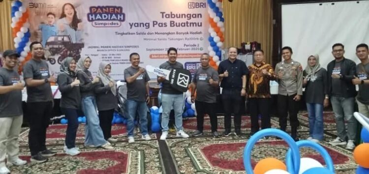 Nasabah BRI Unit Kiliran Jao, memperoleh hadiah utama mobil Suzuki New Carry Pickup dalam undian panen hadiah Simpedes tersebut.