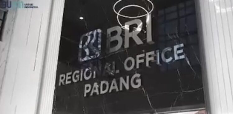 Libur Panjang, BRI RO Padang Pastikan Layanan Perbankan Tetap Optimal di Sumbar 1 WhatsApp Image 2025 05 30 at 20.30.42