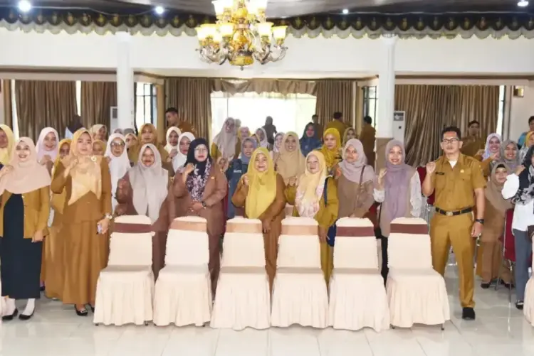 PPID Desa Berfungsi Sebagai Jendela Informasi, Informasi Harus Betul-betul Akurat dan Sesuai 1 SOSIALISASI PEMBENTUKAN PPID— Kepala Dinas Komunikasi dan Informatika Kota Pariaman Noviardi menghadiri sosialisasi pembentukan PPID Desa yang digelar oleh Diskominfo Kota Pariaman.