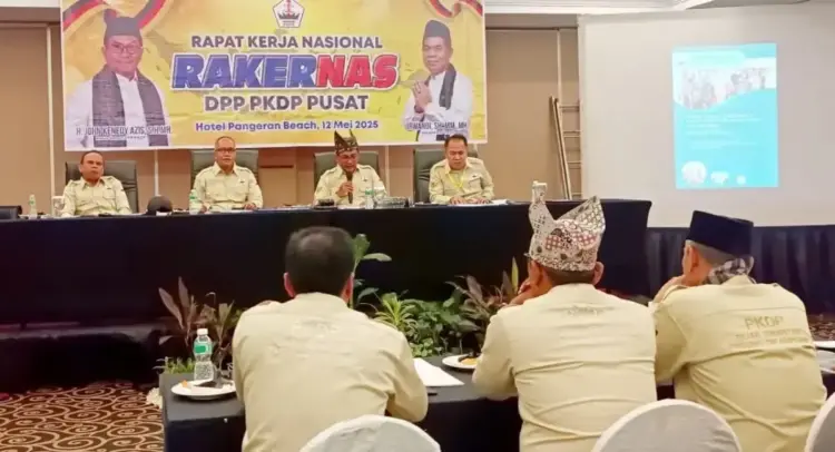 PKDP Komit Mendukung Pembangunan Daerah 1 RAKERNAS PKDP— Bupati Padangpariaman John Kenedi Aziz memberikan sambutan saat membuka Rapat Kerja Nasional (Rakernas) DPP PKDP.