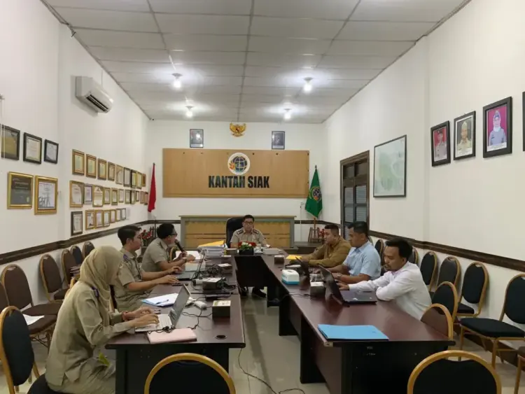 Kolaborasi PLN dan BPN Siak, Percepat Pembangunan Infrastruktur Ketenagalistrikan di Provinsi Riau 1 ekspose --PT PLN (Persero) UIP Sumatera Bagian Tengah dan Kantor Pertanahan Kabupaten Siak menggelar ekspose terhadap Permohonan Pertimbangan Teknis Pertanahan (PTP) dari PT PLN (Persero) untuk proyek pembangunan Saluran Udara Tegangan Tinggi (SUTT) 150 kV Perawang–Siak.