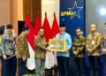 Gubernur Mahyeldi Kembali Menerima Penghargaan Tingkat Nasional, Dinilai Berkinerja Terbaik di Bidang SPM Regional Sumatera Tahun 2024 10 Gubernur Mahyeldi Kembali Menerima Penghargaan Tingkat Nasional, Dinilai Berkinerja Terbaik di Bidang SPM Regional Sumatera Tahun 2024