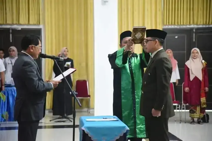 Jabatan Strategis dan Vital, Kepala Pelaksana BPBD Padangpariaman Dilantik 1 PELANTIKAN— Bupati Padangpariaman John Kenedy Azis, melantk Kepala Bagian TPKS sebagai Kepala Pelaksana BPBD Padangpariaman.