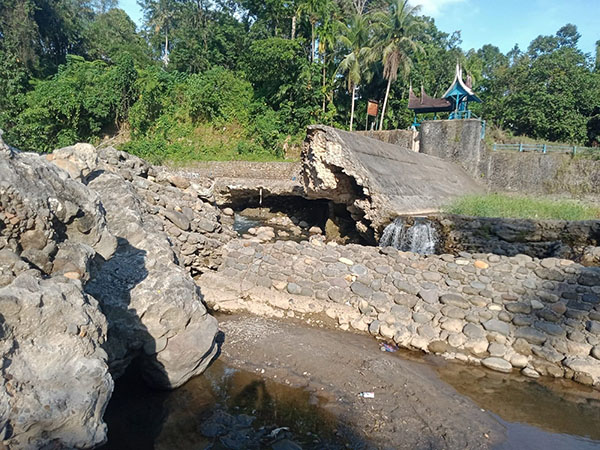 Bronjong dan Bendungan Utama Irigasi Lubuak Sikoci Kembali Porakporanda 1 RUSAK BERAT— Telihat kondisi bronjong pengaman di kawasan bendungan irigasi Lubuak Sikoci di Nagari Sicincin Kecamatan 2 X 11 Anam Lingkung porak poranda.
