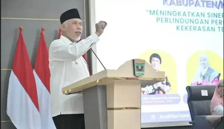 Gubernur Sorot Kasus Perkawinan Usia Dini, Kasus Kekerasan Perempuan dan Anak di Sumban Meningkat 1 PAPARAN— Gubernur Sumatera Barat Mahyeldi memberikan paparan terkait dampak perkawinan anak di Kota Padang,