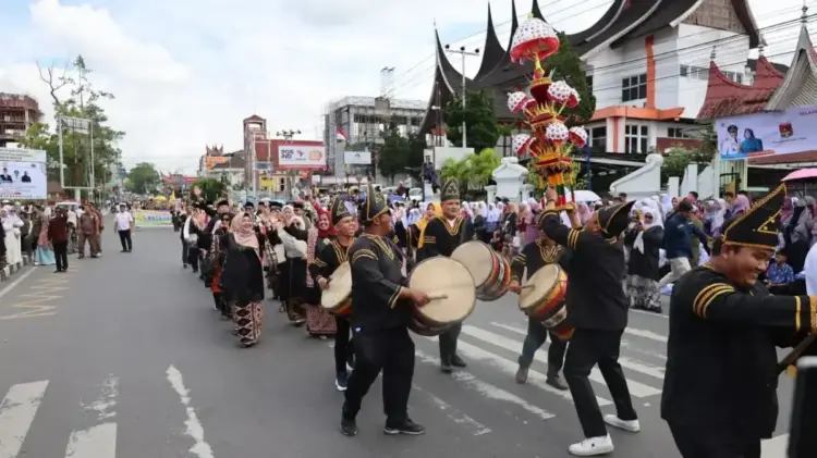 Muskomwil I Apeksi Tahun 2025 di Bukittinggi, Hoyak Tabuik Memukau Pegunjung 1 hoyak tabuik saat acaranya