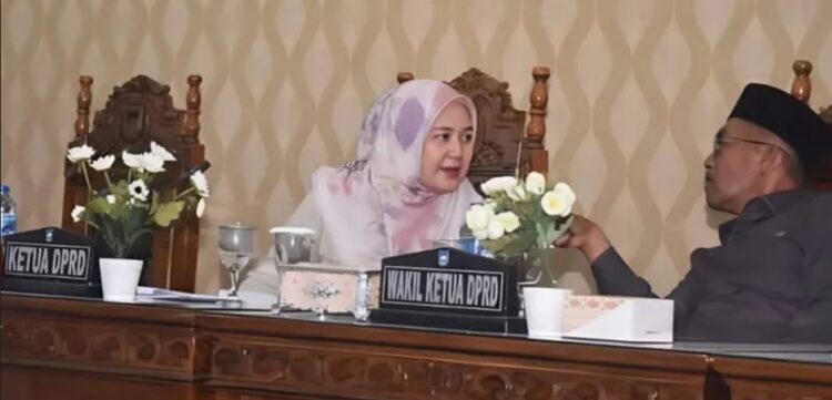 DPRD Sawahlunto Minta Pemko Naikkan Belanja Modal di APBD 1 RAPAT PARIPURNA— Ketua DPRD Sawahlunto Susi Haryati rapat paripurna menyikapi Laporan Keterangan Pertanggung Jawaban (LKPj) Wali Kota Sawahlunto 2024.