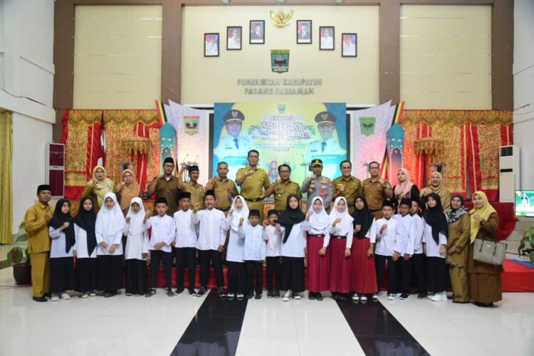 Bupati Padangpariaman Apresiasi Terselenggaranya Acara Cerdas Qur’an 1 FOTO BERSAMA— Bupati Padangpariaman John Kennedi Aziz, menghadiri kegiatan acara Cerdas Quran Padang TV tingkat Kabupaten Padangpariaman.