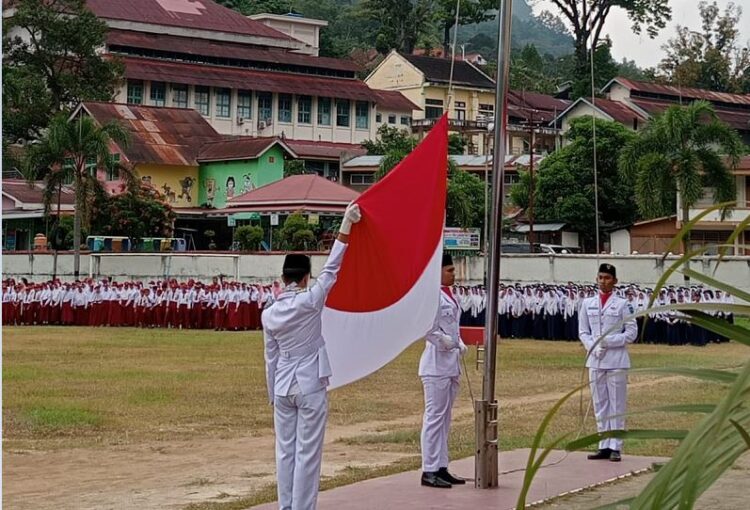 Jadi Irup Harkitnas ke-117, Jeffry: Pentingnya Semangat Kebangkitan 1 PENGIBARAN BENDERA— Pemko Sawahlunto menggelar upacara peringatan Hari Kebangkitan Nasional ke-117 tahun 2025, di Lapangan Bola Kaki Ombilin Kota Sawahlunto, Selasa (20/5).