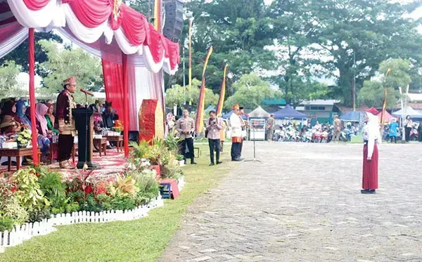 Peringatan Hari Pendidikan Nasional, Tingkatkan Dedikasi, Komitmen dan Motivasi Mencerdaskan Kehidupan Bangsa 1 UPACARA HARDIKNAS— Wakil Wali Kota Padang, Maigus Nasir menjadi pembina upacara dalam peringatan Hari Pendidikan Nasional dan Hari Otonomi Daerah ke-XXIX di Lapangan Tugu Apeksi, Balai Kota Aie Pacah, Jumat (2/5) pagi.