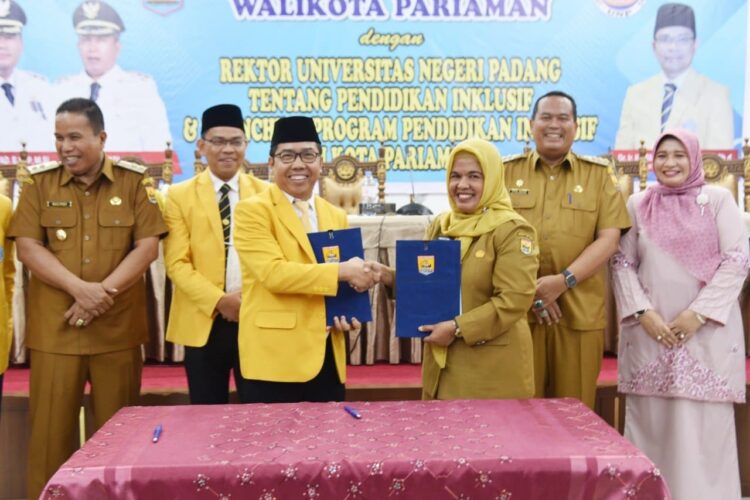 Melihat Dunia Pendidikan Kota Pariaman, Majukan Pendidikan, Pemko Pariaman MoU dengan UNP 1 MOU DENGAN UNP— Wali Kota Pariaman Yota Balad melakukan penandatangan kerja sama antara Pemko Pariaman dengan UNP.