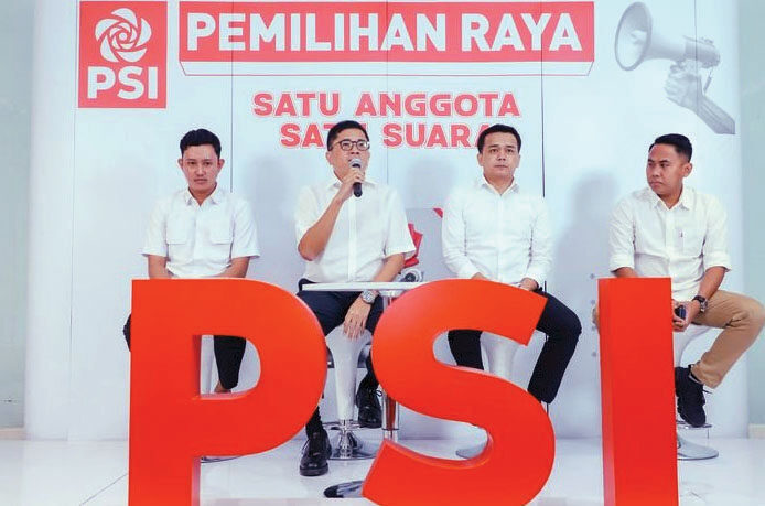 PSI Tetapkan 3 Calon Ketua Umum, Kaesang Pangarep, Ronald Sinaga, dan Agus Mulyono 1 UMUMKAN— Plt Ketum PSI Andy Budiman mengumumkan nama-nama calon ketua umum
di DPP PSI.